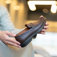 حذاء (CLASSIC) Dress جلد بقر طبيعي باللون البني