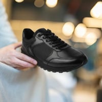 حذاء (DAILY) مودرن بتصميم فاخر باللون الأسود