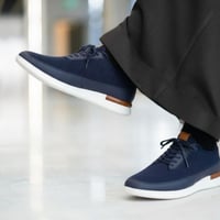 حذاء (DAILY) كاجول عصري بتصميم عملي باللون الكحلي