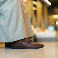 حذاء (DAILY) عملي بجلد فاخر باللون البني