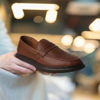 حذاء (DAILY) Comfort جلد بقر طبيعي باللون الجملي