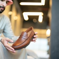 حذاء (DAILY) Dress جلد بقر طبيعي باللون الجملي