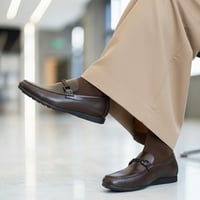 حذاء (DAILY) عملي بجلد فاخر باللون البني