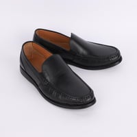 حذاء (DAILY) SLIP-ON فلات جلد بقر طبيعي باللون الأ...