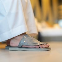 حذاء سعودي مودرن باللون الرمادي 9th Collection