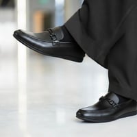 حذاء (DAILY) عملي بجلد فاخر باللون الأسود