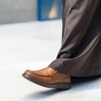 حذاء (DAILY) Comfort جلد بقر طبيعي باللون الجملي