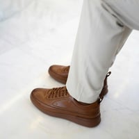 حذاء (DAILY) مودرن بتصميم فاخر باللون الجملي