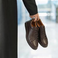 حذاء (DAILY) Sneakers جلد بقر طبيعي باللون البني