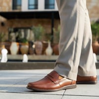 حذاء (DAILY) Dress جلد بقر طبيعي باللون الجملي