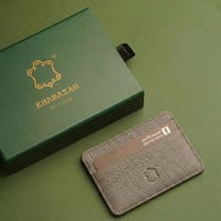 محفظة كروت كلاسيكية باللون البيج