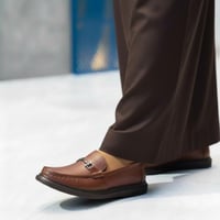 حذاء (DAILY) Dress جلد بقر طبيعي باللون الجملي