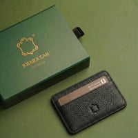 محفظة كروت كلاسيكية باللون الأسود