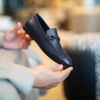 حذاء (DAILY) عملي بجلد فاخر باللون الكحلي