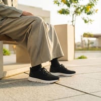 حذاء (DAILY) كاجول عصري بتصميم فاخر باللون الأسود