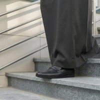 حذاء (DAILY) عملي بجلد فاخر باللون الأسود