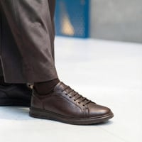 حذاء (DAILY) Sneakers جلد بقر طبيعي باللون البني