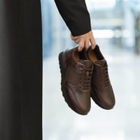 حذاء (DAILY) مودرن بتصميم فاخر باللون البني