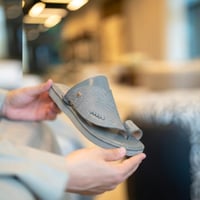 حذاء سعودي مودرن باللون الرمادي 9th Collection