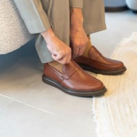 حذاء (DAILY) Comfort جلد بقر طبيعي باللون الجملي