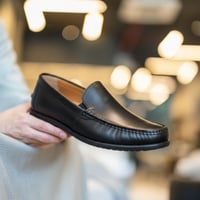 حذاء (DAILY) SLIP-ON فلات جلد بقر طبيعي باللون الأ...
