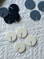 درزن تعليقة كوب اكريلك ( 4.5 سم )