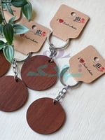 درزن ميداليات خشب بني