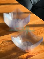 صحون بلاستيك منحنية