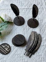 6 استاند ريشة خشبي