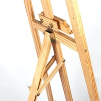 استاند خشبي كبير