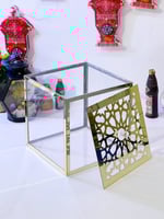 بوكس شفاف بحدود ذهبي وغطاء منفصل