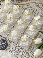 توزيعات 12 شموع الوردة برائحة الاوركيد