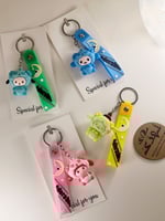 ميداليات الخروف الملونة