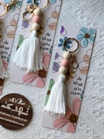 6 توزيعات ميدالية مكرمية