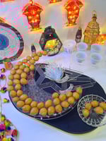 صينية تقديم هلال مع زبديه زجاج