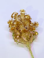 غصن ورد ذهبي