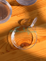 صحون بلاستيك بمسكه