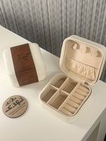 توزيعات حقيبة اكسسوار بالجلد