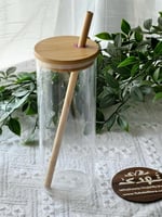 كوب زجاجي طويل