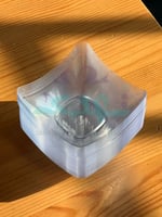 صحون بلاستيك منحنية