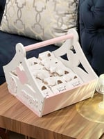 توزيعات مواليد جلد مع بروش وكسرة عود (وردي)