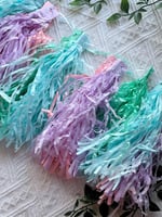 زينة جدارية ملونة