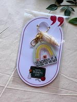 ميدالية المعلم يعمل من قلبه