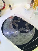 صينية تقديم هلال مع زبديه زجاج