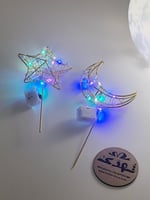 اعواد الهلال والنجم المضيئة