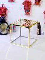 بوكس شفاف بحدود ذهبي وغطاء منفصل