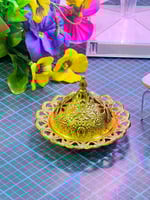 قاعدة مبخرة ذهبي بغطاء