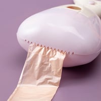 منقار فضلات حيوان اليف ألوان متباينة مع كيس فضلات...