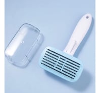 مشط بمكبس لإزالة الشعر الميت