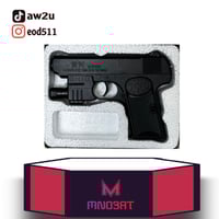 فرد خرز صغير مع اضائه وليزر